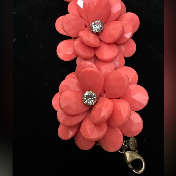 J Crew Statement Bracelet - Coral/Pink Flower Bracelet with Dust Bag - EUC - Picture 3 of 8